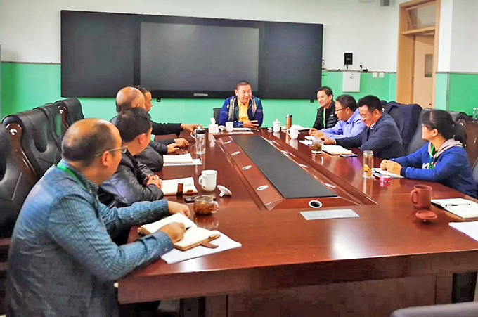 張?zhí)炫喽麻L(zhǎng)組織召開(kāi)學(xué)校工作會(huì)議