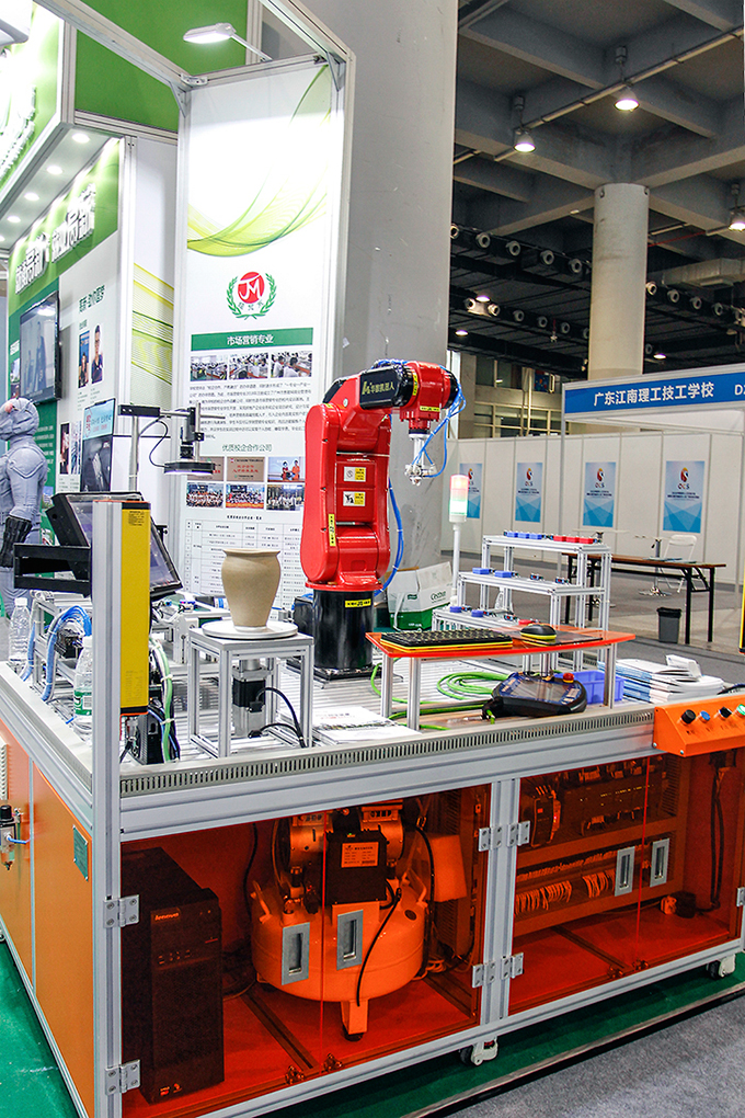 工業(yè)機(jī)器人職業(yè)技能競賽平臺